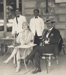 Frank and Nellie outside a restaurant in New York